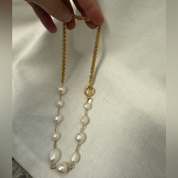 COS Elegant Gold and Pearl Necklace - Picture 3 of 7